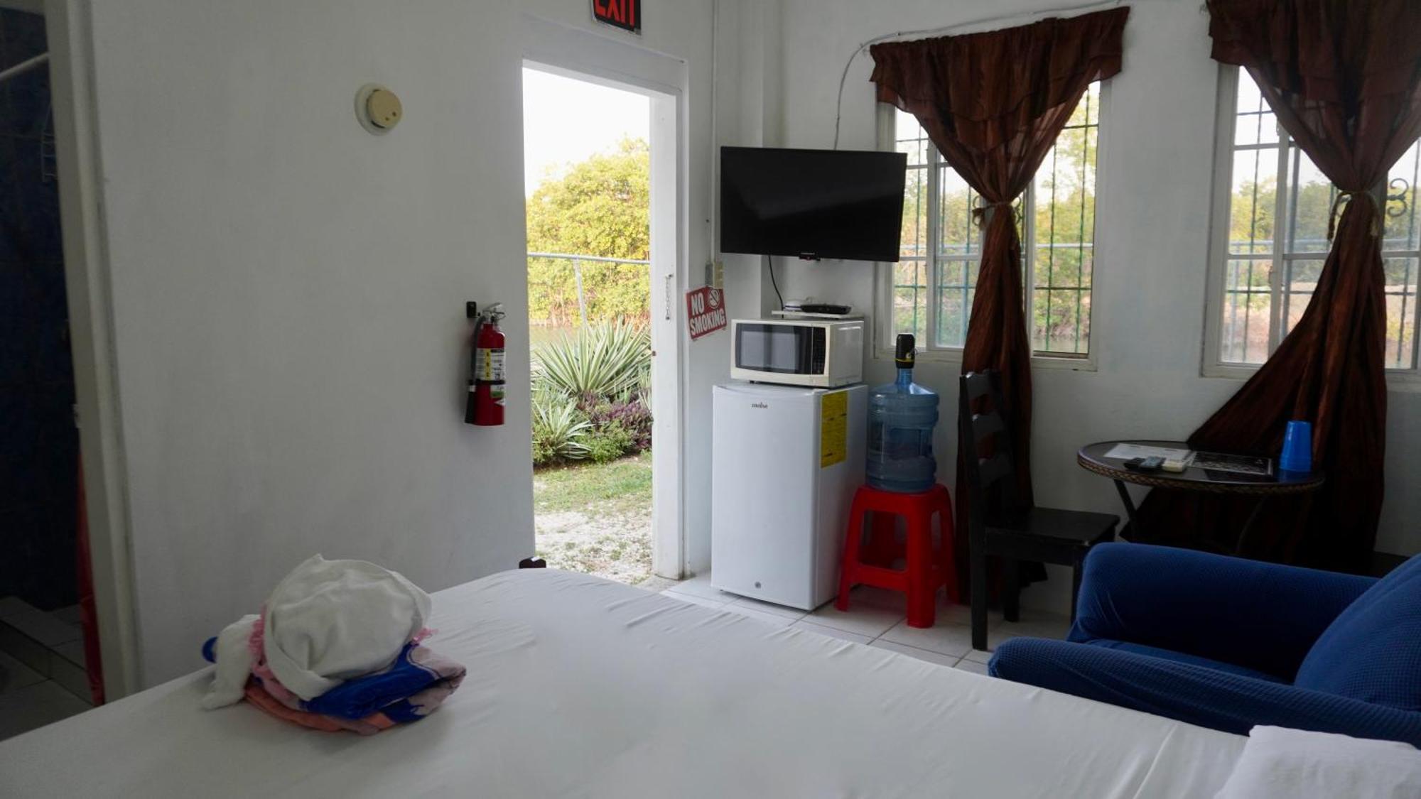 See Belize Poolside Sea View Economy Room With Infinity Pool & Overwater Deck Cidade de Belize Exterior foto